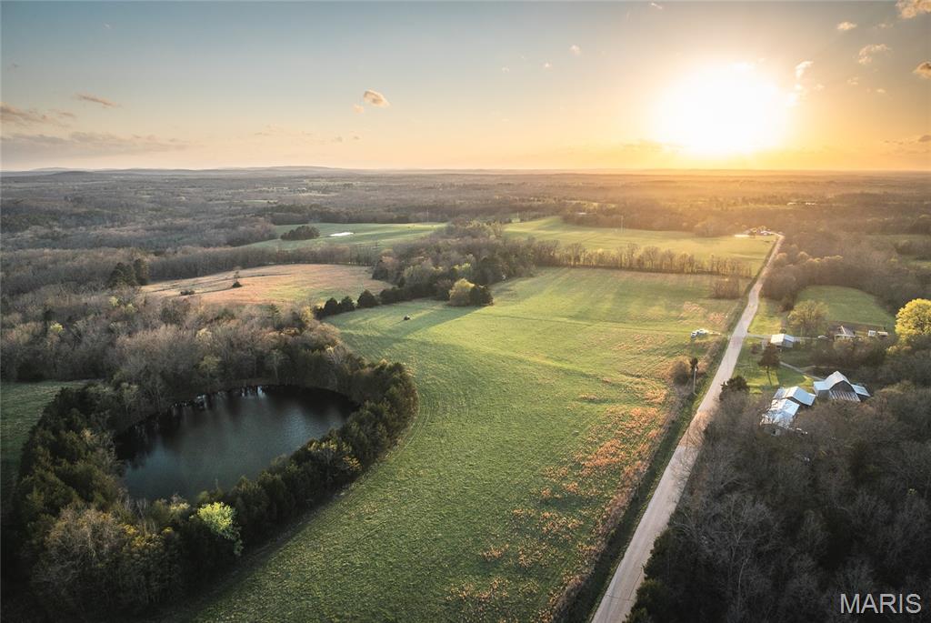 5262 Pinkston Ste Genevieve Missouri 3 bedroom 1 bathroom home for sale listed at $1,850,000