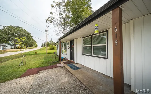 Kitchen — 615 W 4th Street Dixon Missouri real estate