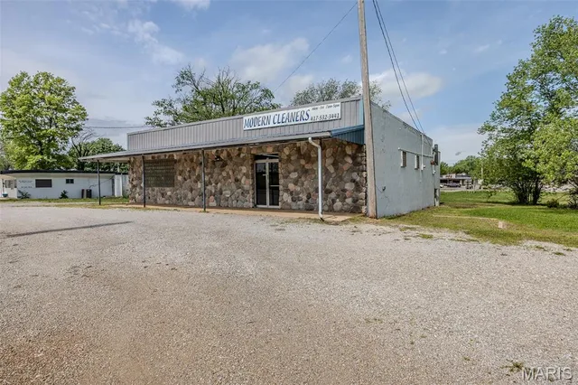 Primary bedroom — 269 E 6th Street Lebanon Missouri real estate