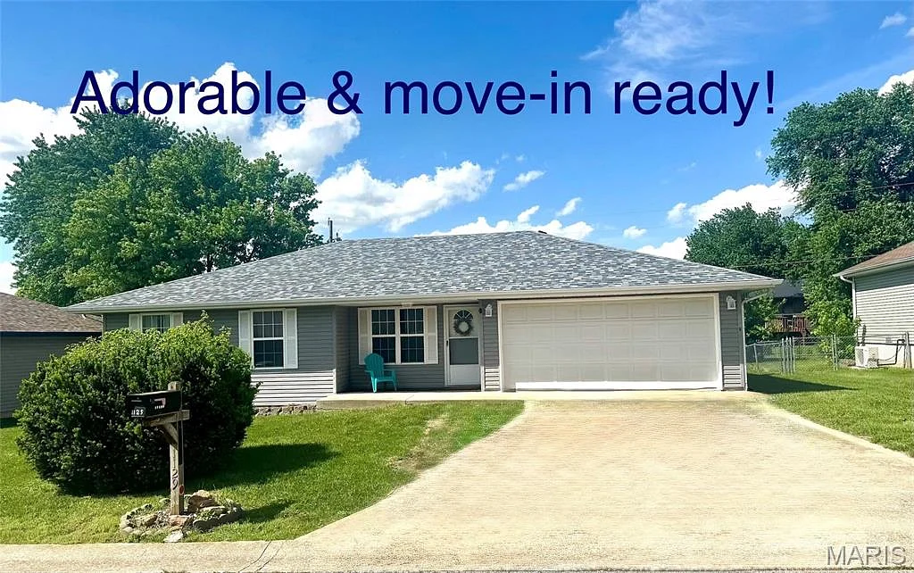 1129 Lacy Drive, Lebanon MO