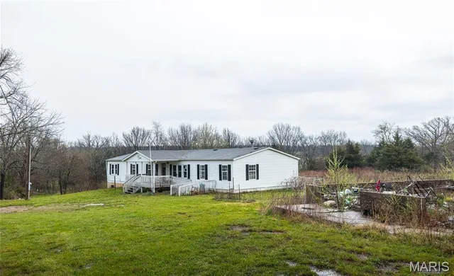 Living room — 30190 S Us Highway 63 Edgar Springs Missouri real estate