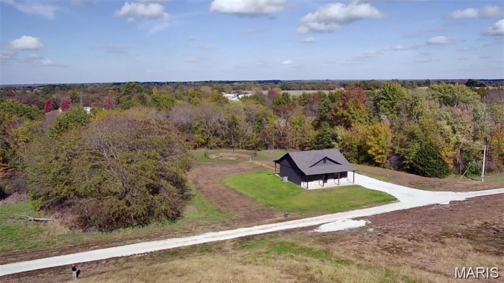 17582 Monroe Rd. 675 Perry Missouri 2 bedroom 2 bathroom home for sale listed at $289,900