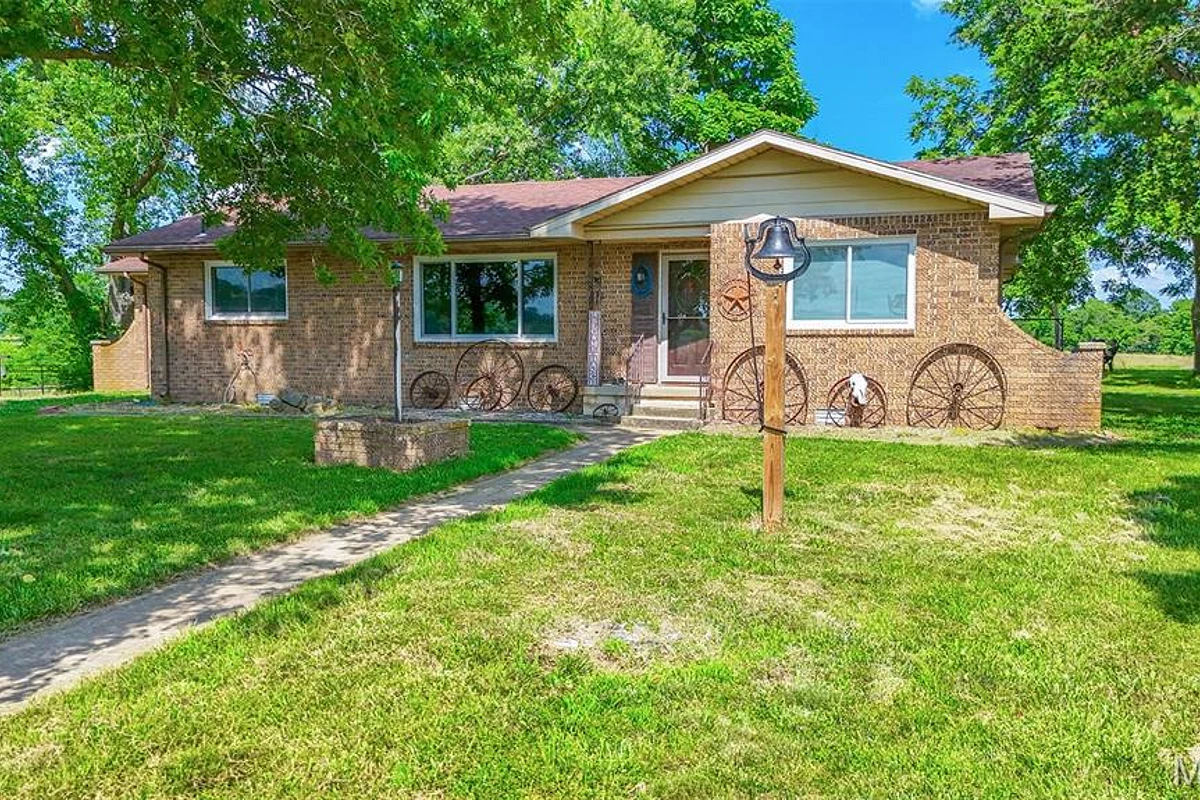 31337 Hudson Road Lebanon Missouri 3 bedroom 2 bathroom home for sale listed at $489,999