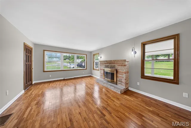 Primary bedroom — 612 W 4th Street Dixon Missouri real estate