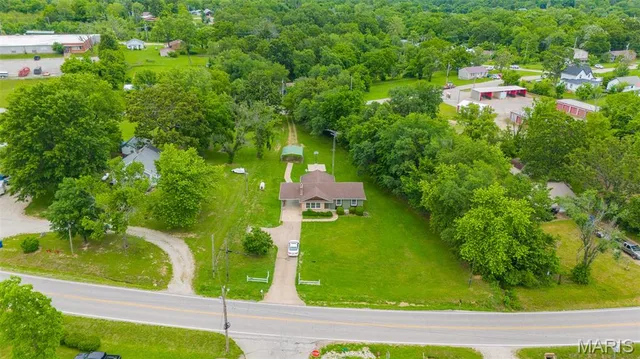 Front exterior — 612 W 4th Street Dixon Missouri real estate