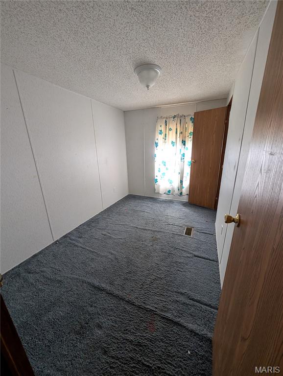 Primary bedroom — 17221 Chicory Lane Phillipsburg Missouri real estate