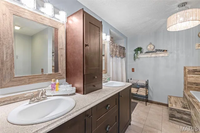 Primary bedroom — 21069 Colony Church Road Farmington Missouri real estate