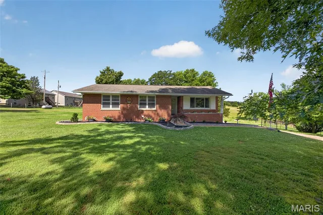 Front exterior — 1324 Highway O Rolla Missouri real estate