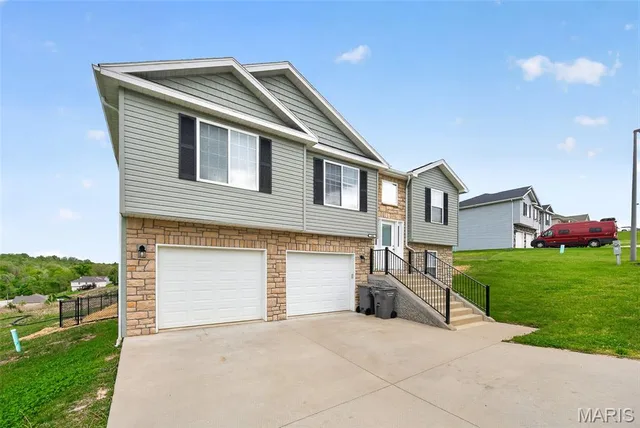 Front exterior — 191 Ridgeview Drive St Robert Missouri real estate