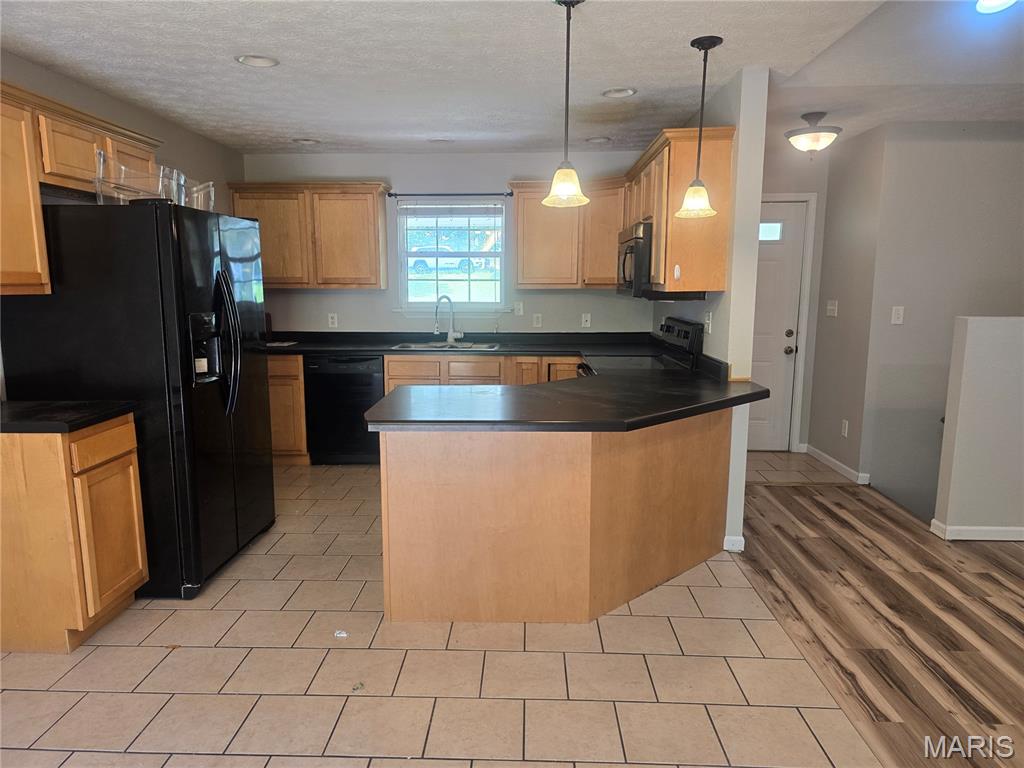 Primary bedroom — 18730 Lynn Lane Waynesville Missouri real estate