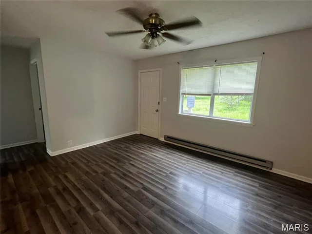 Primary bedroom — 19490 Crabapple Road Lebanon Missouri real estate