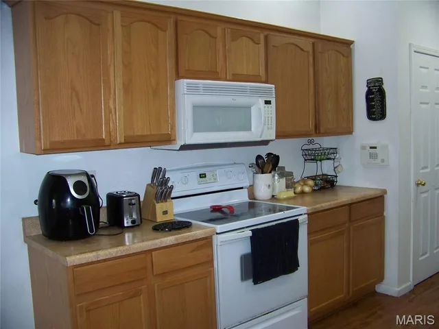 Kitchen — 21053 Larson Road Waynesville Missouri real estate