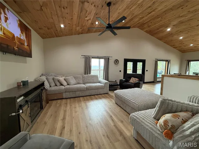 Primary bedroom — 12205 Weber Road Plato Missouri real estate