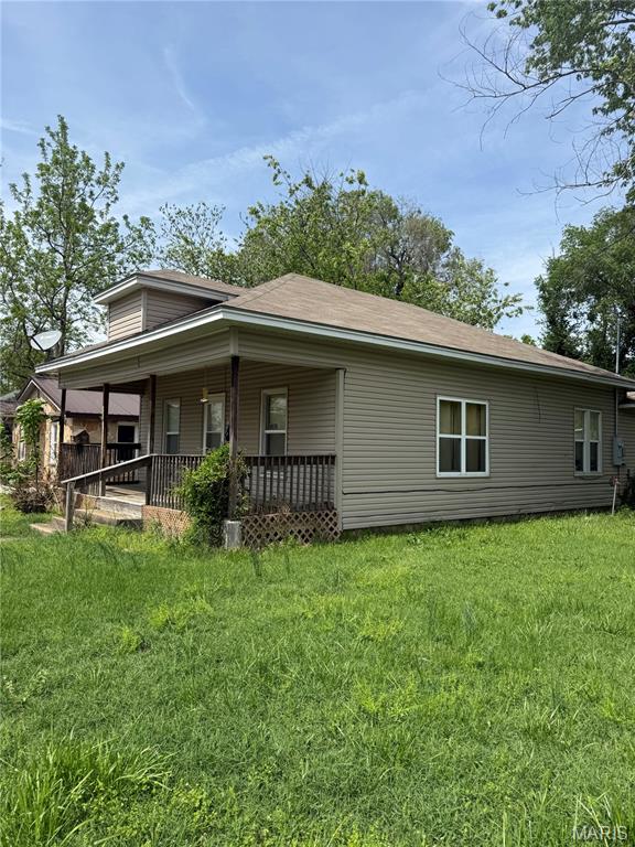 Primary bedroom — 410 Harrison Avenue Lebanon Missouri real estate