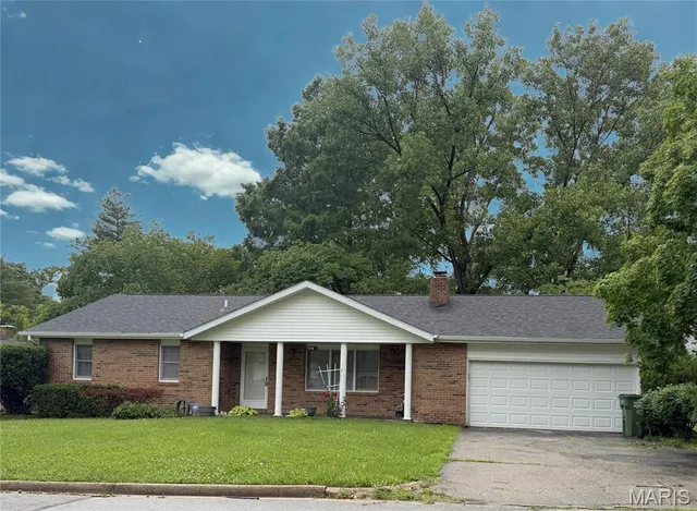 Front exterior — 106 Steeplechase Road Rolla Missouri real estate