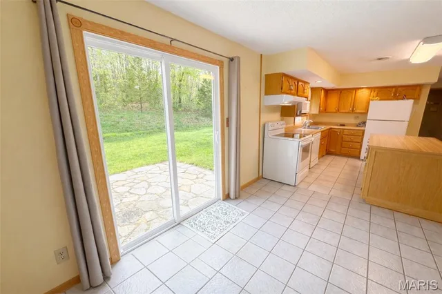 Primary bedroom — 455 Cedar Lane Steelville Missouri real estate