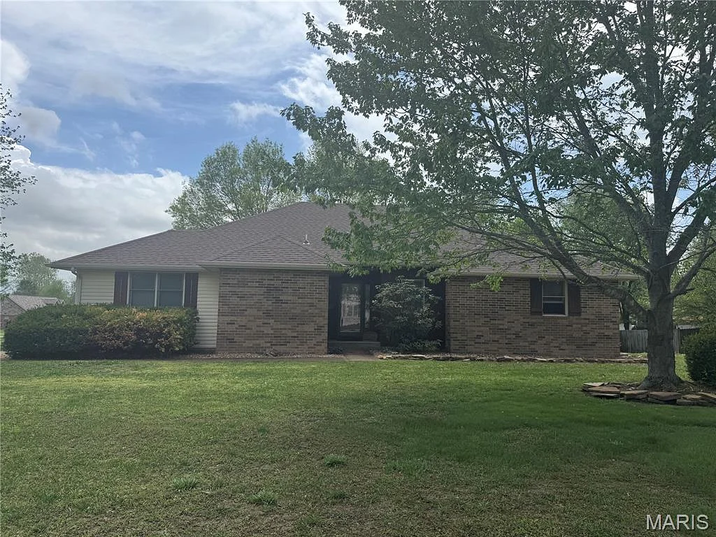 324 Lantern Lane, Lebanon MO real estate