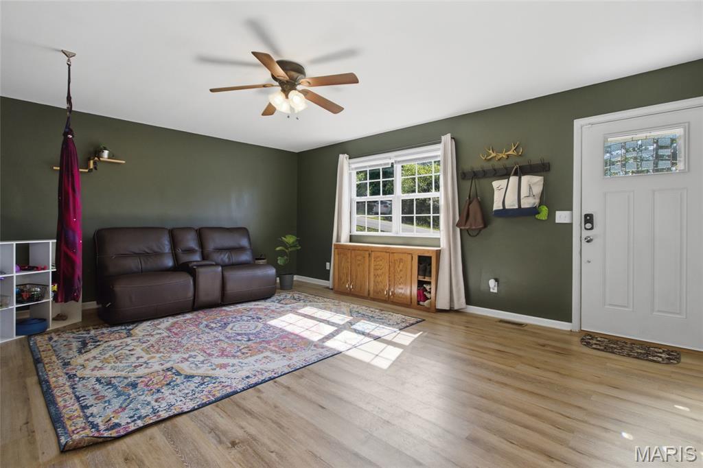 Living room — 24441 Trolley Lane St Robert Missouri real estate