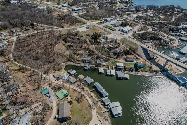 Primary bedroom — 88 Accurate Avenue Sunrise Beach Missouri real estate
