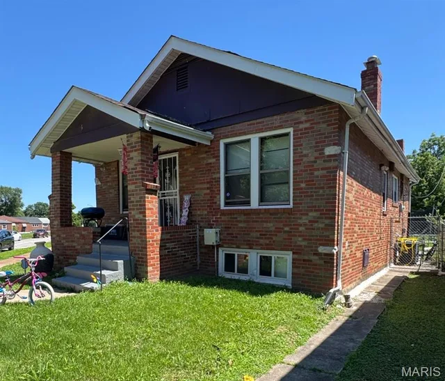Front exterior — 8526 Lowell St Louis Missouri real estate