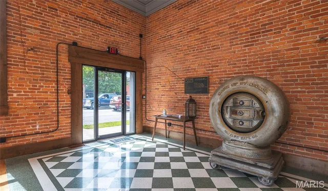 Living room — 100 N Jefferson Street St James Missouri real estate