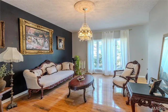 Living room — 16960 Lemming Lane St Robert Missouri real estate