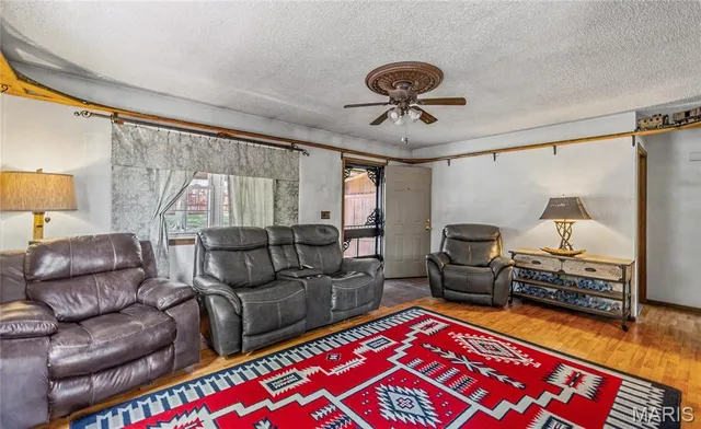 Living room — 21930 Lafayette Road Waynesville Missouri real estate
