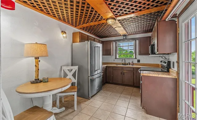 Kitchen — 21930 Lafayette Road Waynesville Missouri real estate