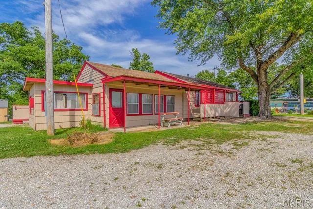 Primary bedroom — 11451 HWY 64 Lebanon Missouri real estate