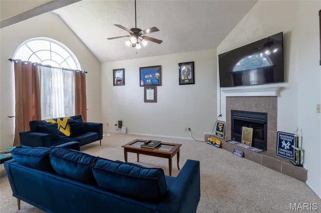 Kitchen — 295 Carmel Valley Way St Robert Missouri real estate