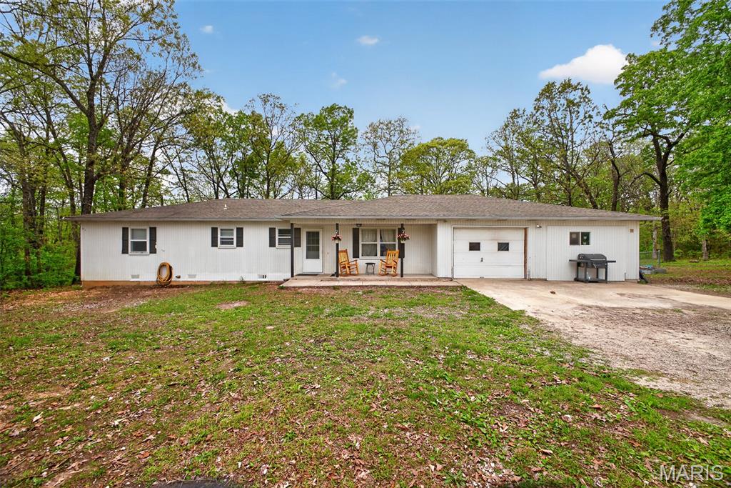 23639 Hawaii Road Lebanon Missouri 3 bedroom 2 bathroom home for sale listed at $249,900