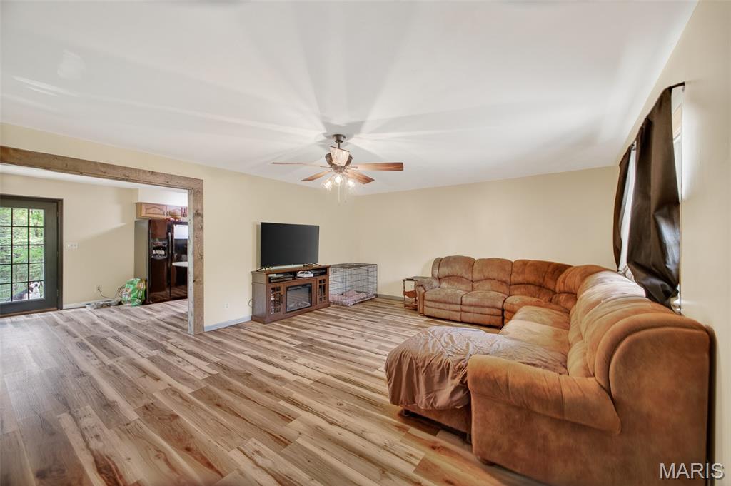 Primary bedroom — 23639 Hawaii Road Lebanon Missouri real estate