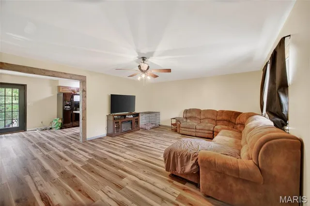 Primary bedroom — 23639 Hawaii Road Lebanon Missouri real estate
