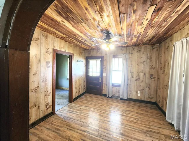 Living room — 448 Armstrong Avenue Stoutland Missouri real estate