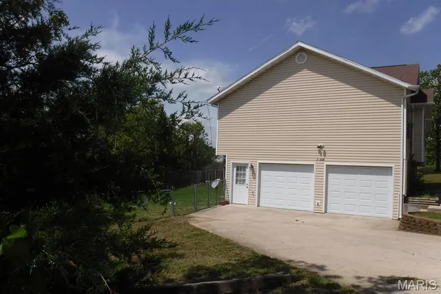Front exterior — 18516 Lynn Lane Waynesville Missouri real estate