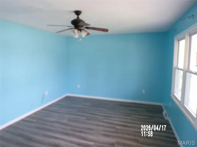 Living room — 318 Farmers Lane Lebanon Missouri real estate