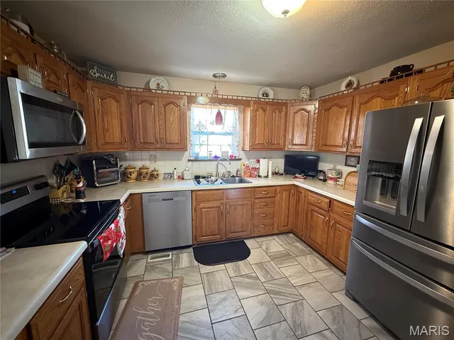 Primary bedroom — 13905 Hickory Plato Missouri real estate