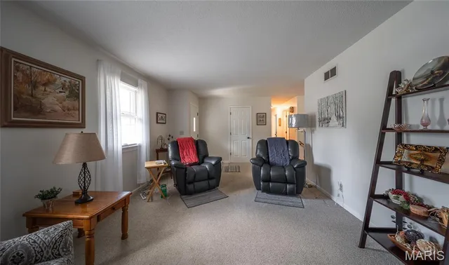 Living room — 1112 Sycamore Drive Rolla Missouri real estate