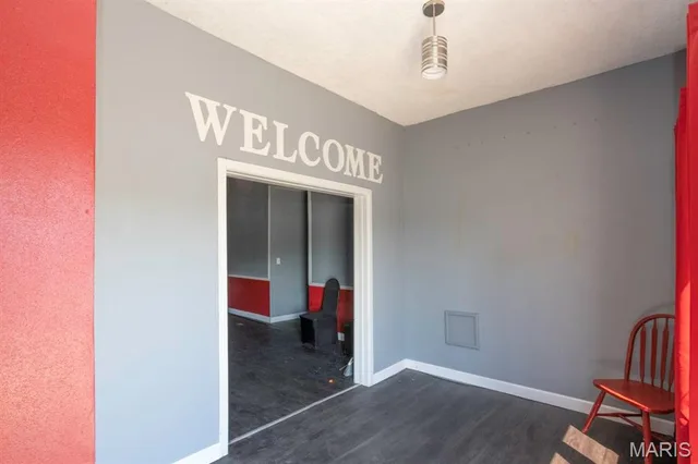 Living room — 100 Ashley May Waynesville Missouri real estate
