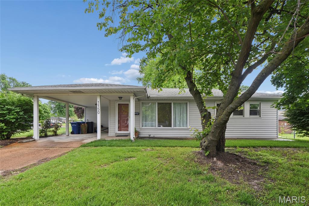 1150 Charbonier Road Florissant Missouri 3 bedroom 2 bathroom home for sale listed at $180,000