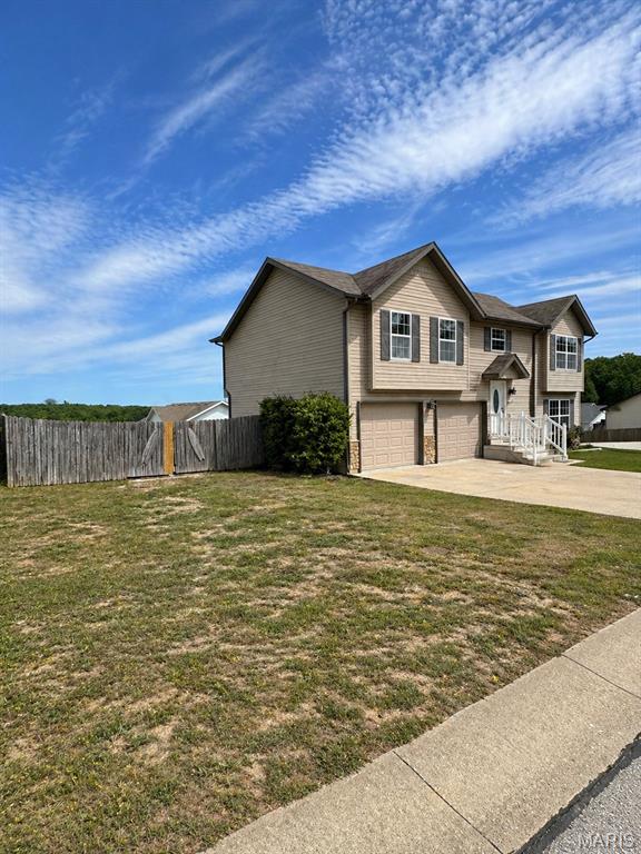 Front exterior — 1570 Lyle Curtis Circle Waynesville Missouri real estate