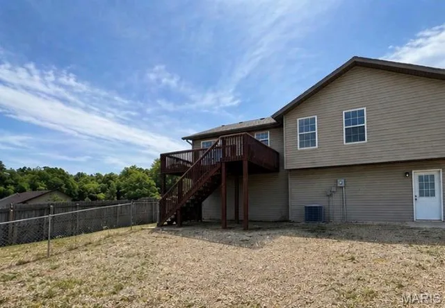 Primary bedroom — 1570 Lyle Curtis Circle Waynesville Missouri real estate