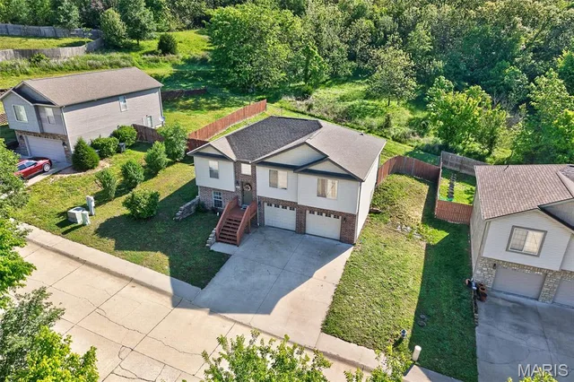 Living room — 186 Settlers Pass Waynesville Missouri real estate