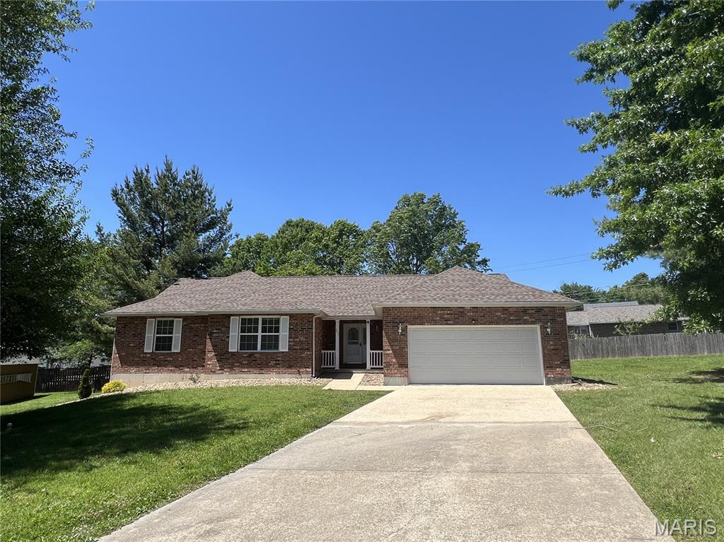 905 Hampton Court Rolla Missouri 3 bedroom 2 bathroom home for sale listed at $278,000
