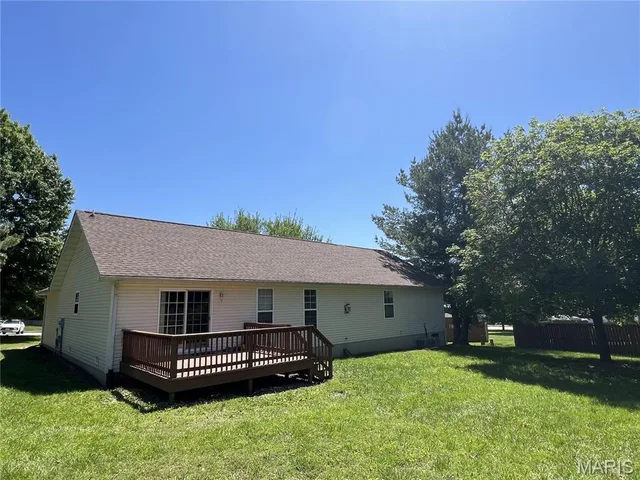 Primary bedroom — 905 Hampton Court Rolla Missouri real estate