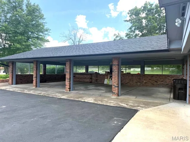 Primary bedroom — 26541 Lake Shore Rd Lebanon Missouri real estate