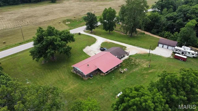 Primary bedroom — 1964 Highway 21 Centerville Missouri real estate