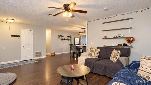 Kitchen — 16065 Hardwood Lane St Robert Missouri real estate