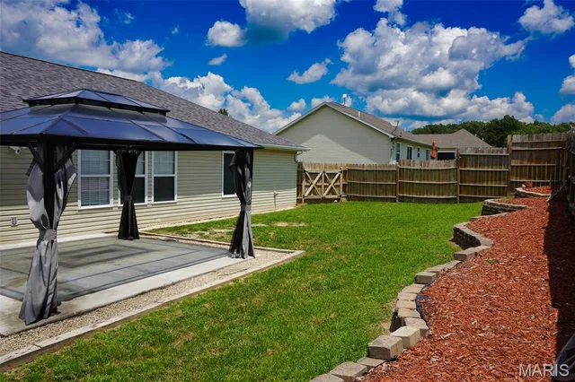 Primary bedroom — 220 Settlers Pass Waynesville Missouri real estate