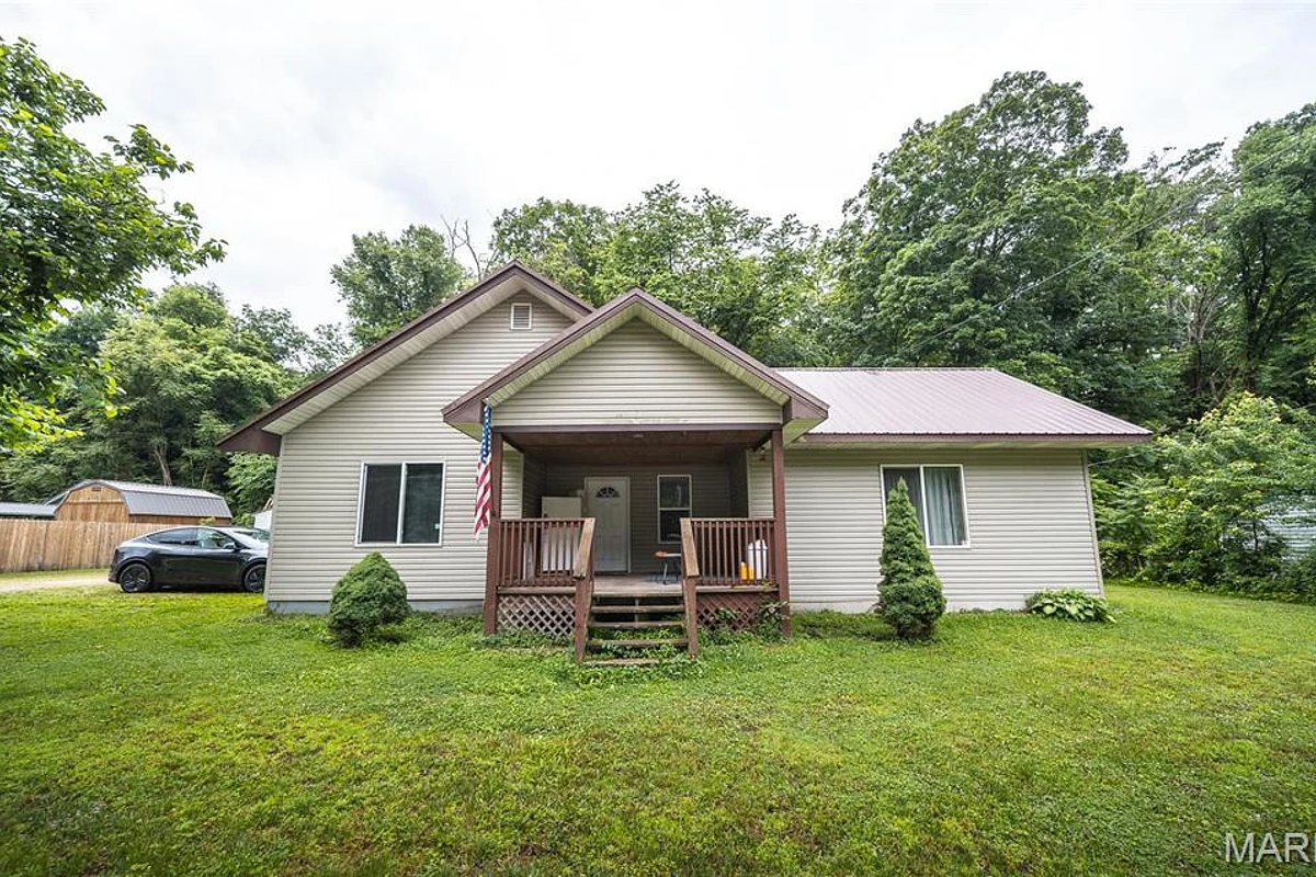130 State Route T Newburg Missouri 4 bedroom 3 bathroom home for sale listed at $150,000